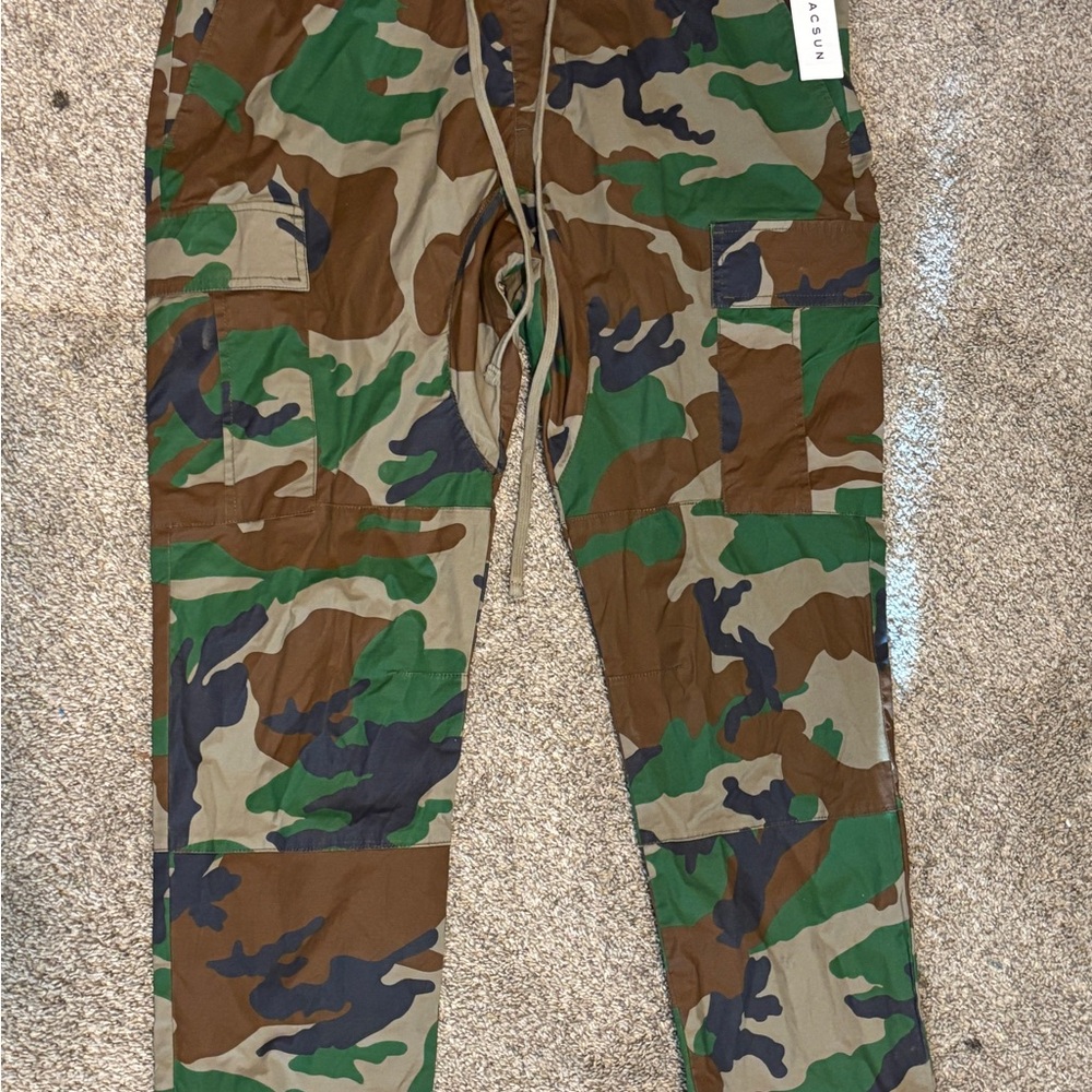 NWT Camouflage Cargo Pants large